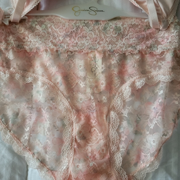 JESSICA SIMPSON BRAND NEW 2 PIECE BRALETTE WITH FLIRTY HIPSTER SIZE S - Picture 5 of 6